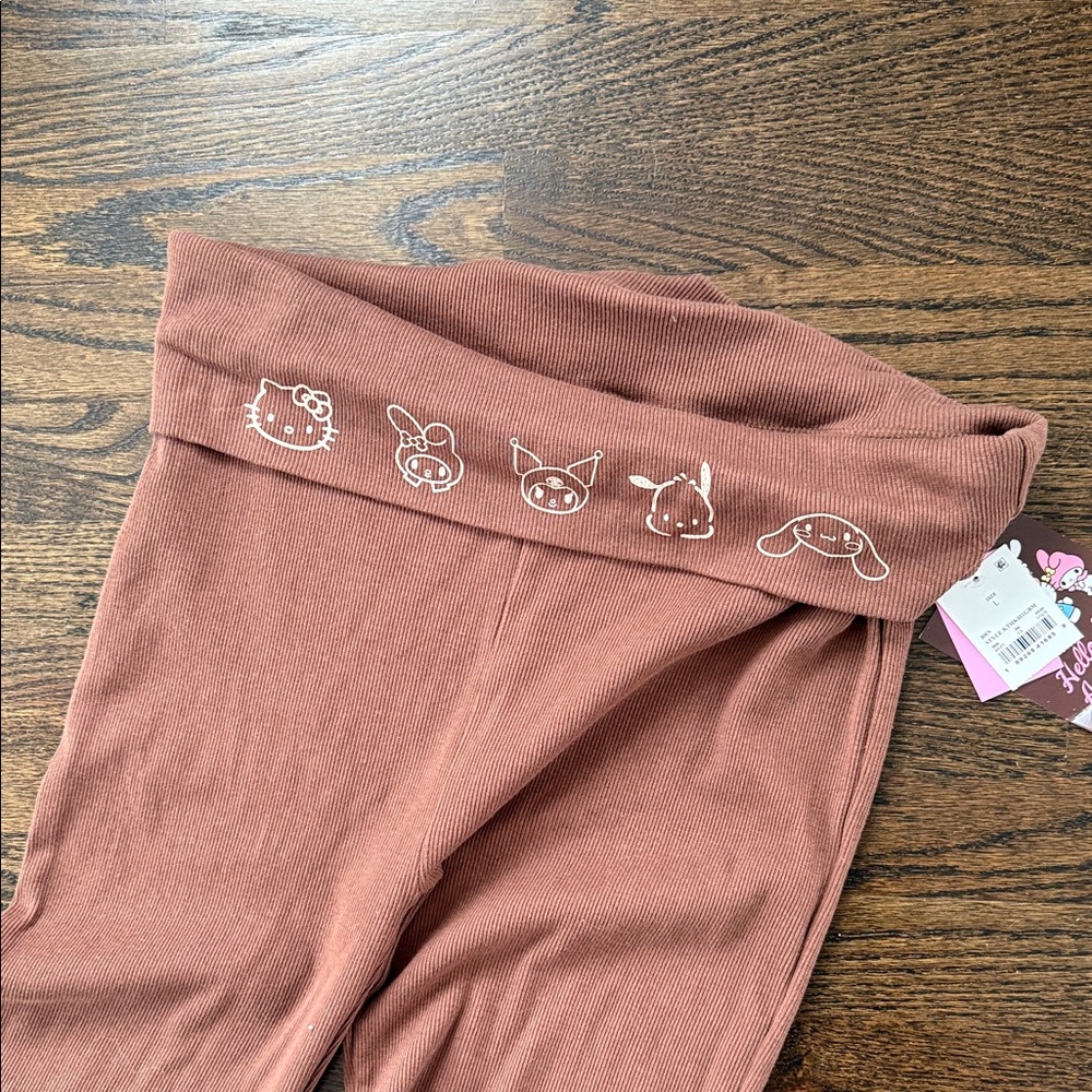 Hello kitty Brown Flare Yoga Pants with Animal Print large woman’s